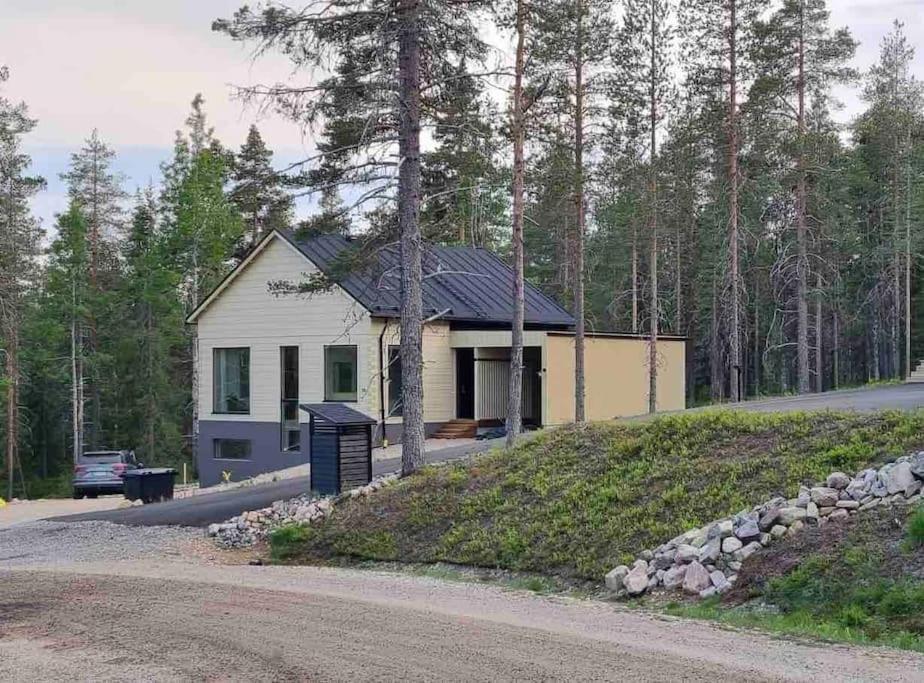 Ylellinen Hirsihuvila Yllaesjaervellae Villa Yllasjarvi Exterior photo